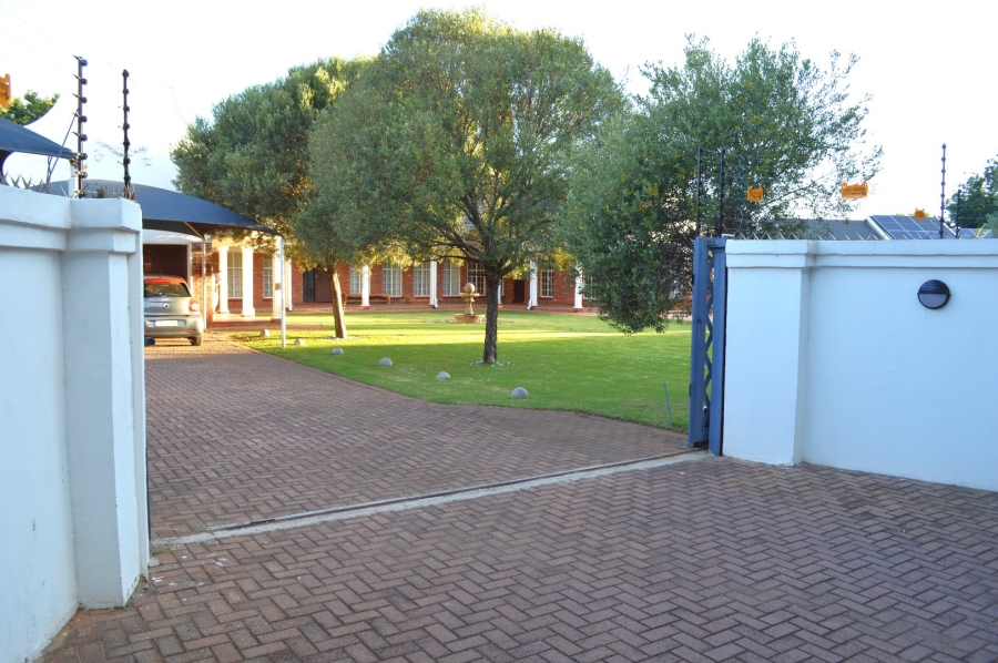 4 Bedroom Property for Sale in Flamwood North West